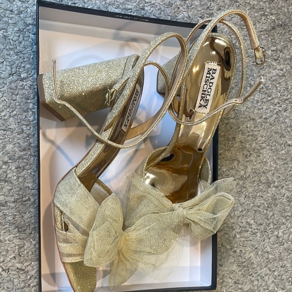 Badgley Mischka Women's Gold Heels
